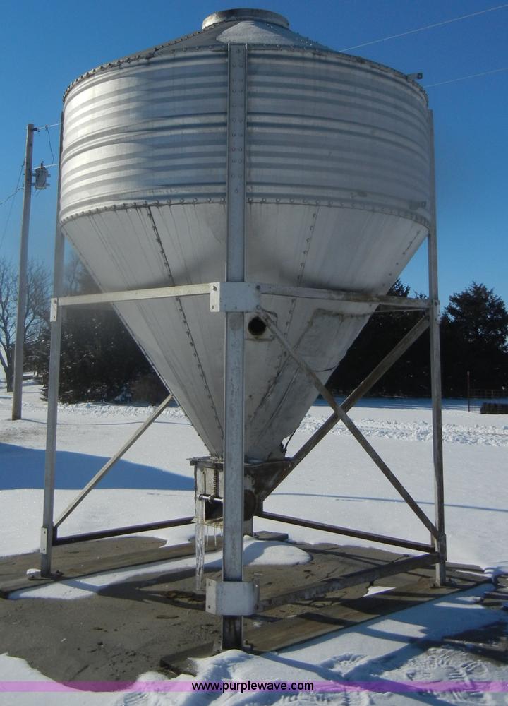 image for item D4556 Bulk grain bin