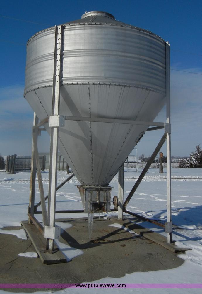 image for item D4556 Bulk grain bin