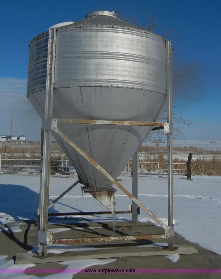 image for item D4556 Bulk grain bin
