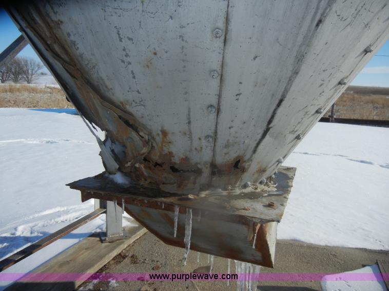 image for item D4556 Bulk grain bin