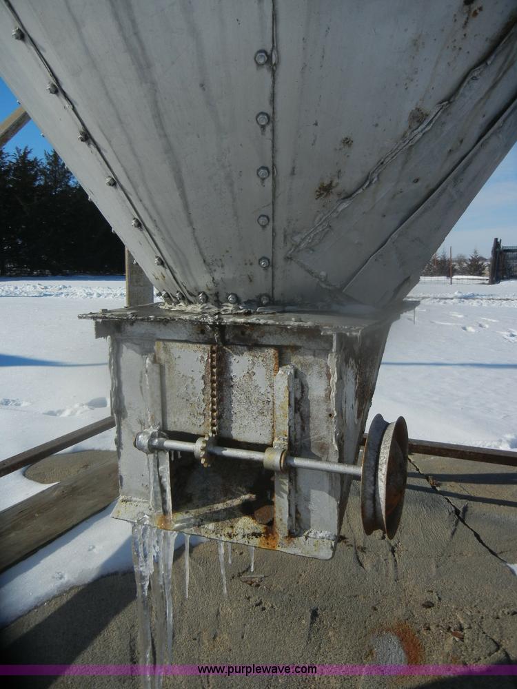 image for item D4556 Bulk grain bin