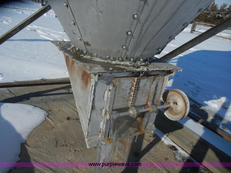 image for item D4556 Bulk grain bin