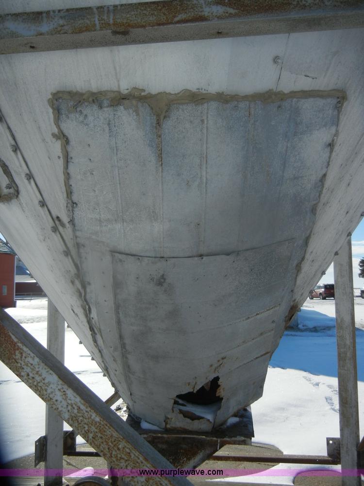 image for item D4556 Bulk grain bin