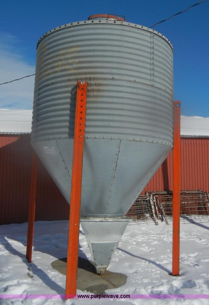 image for item D4557 Pax bulk grain bin