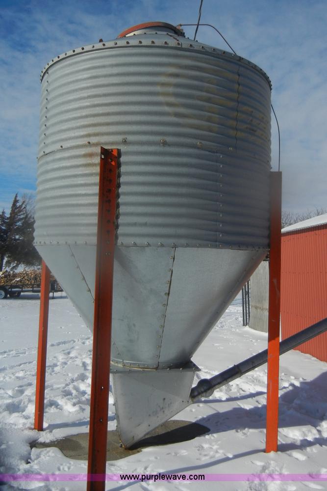 image for item D4557 Pax bulk grain bin