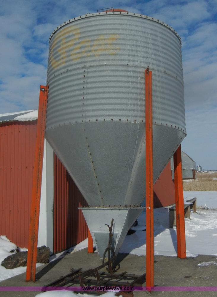 image for item D4558 Pax bulk grain bin