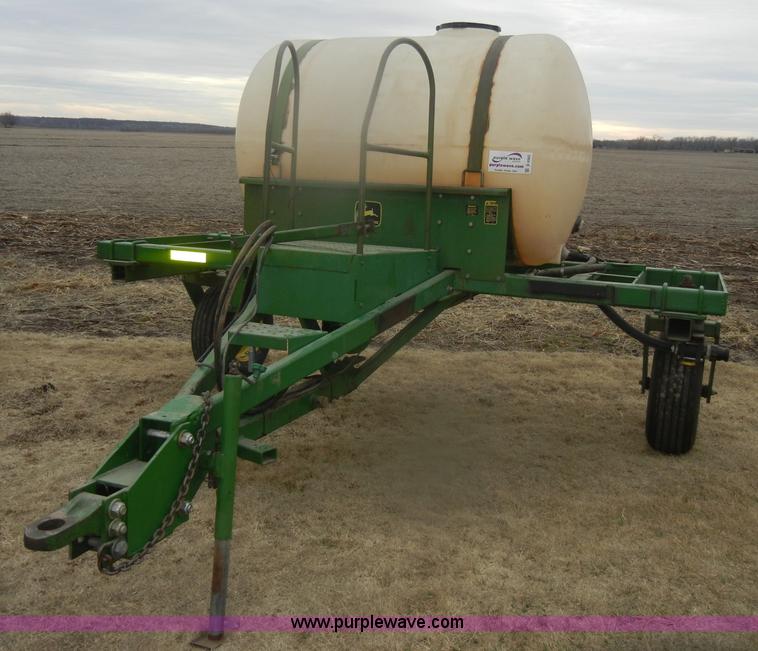 image for item D4562 John Deere 250 tow between nurse tank