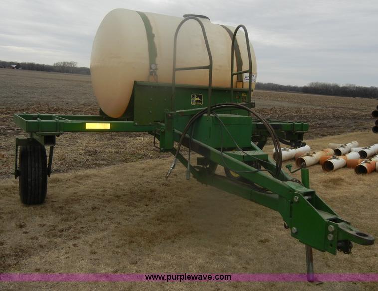 image for item D4562 John Deere 250 tow between nurse tank