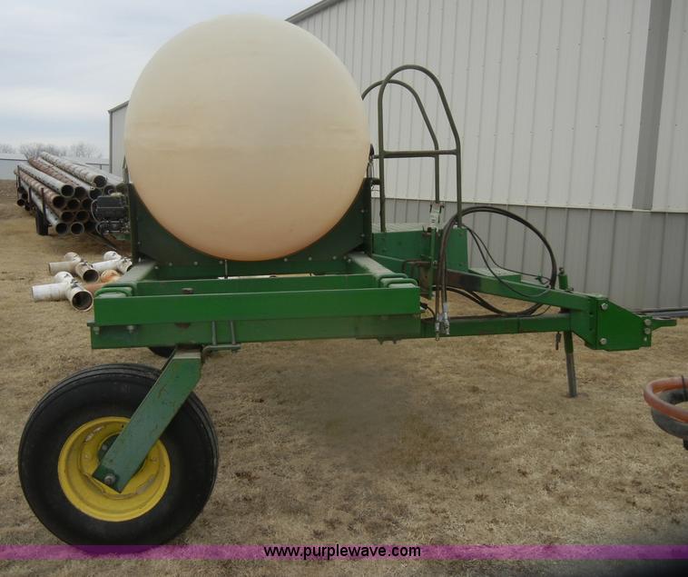 image for item D4562 John Deere 250 tow between nurse tank