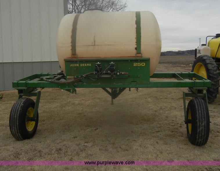image for item D4562 John Deere 250 tow between nurse tank