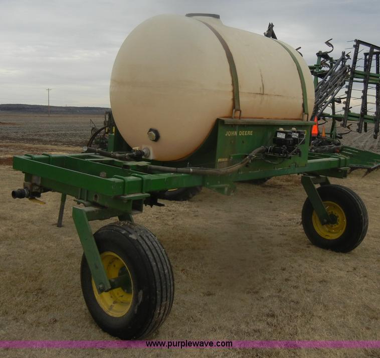 image for item D4562 John Deere 250 tow between nurse tank