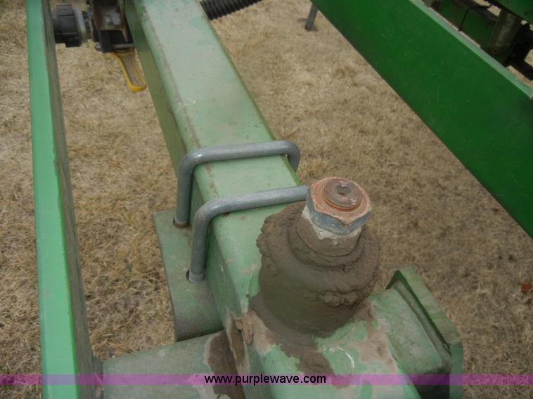 image for item D4562 John Deere 250 tow between nurse tank