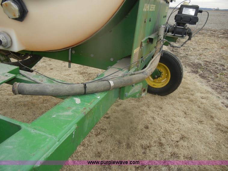 image for item D4562 John Deere 250 tow between nurse tank