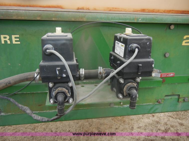 image for item D4562 John Deere 250 tow between nurse tank