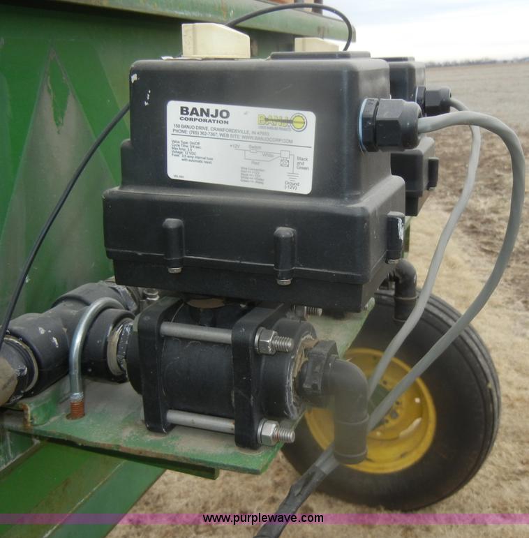 image for item D4562 John Deere 250 tow between nurse tank