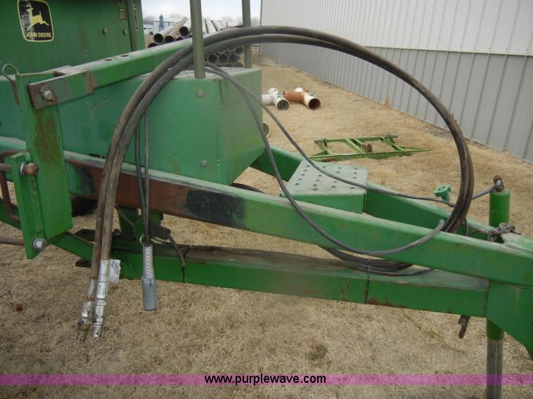 image for item D4562 John Deere 250 tow between nurse tank