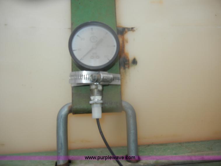 image for item D4562 John Deere 250 tow between nurse tank