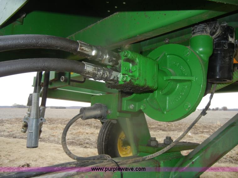 image for item D4562 John Deere 250 tow between nurse tank