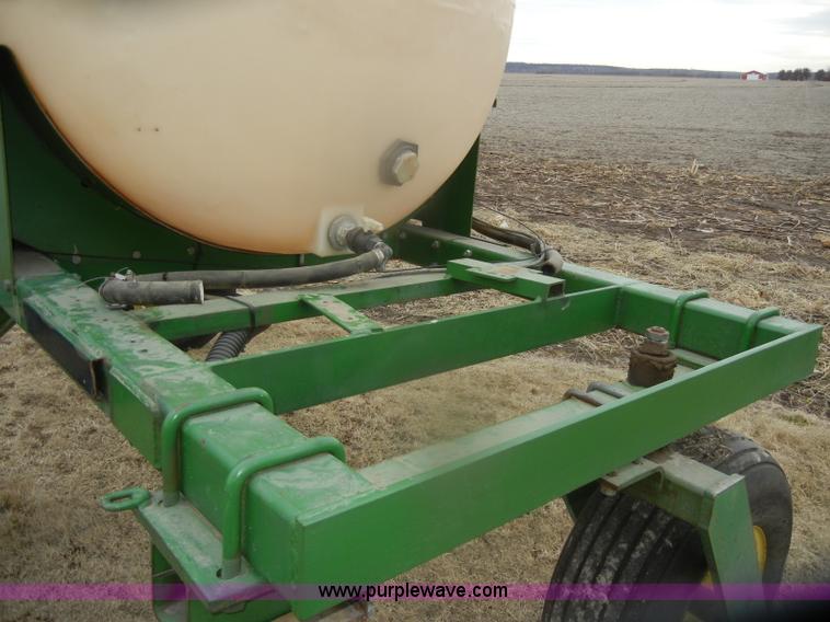 image for item D4562 John Deere 250 tow between nurse tank