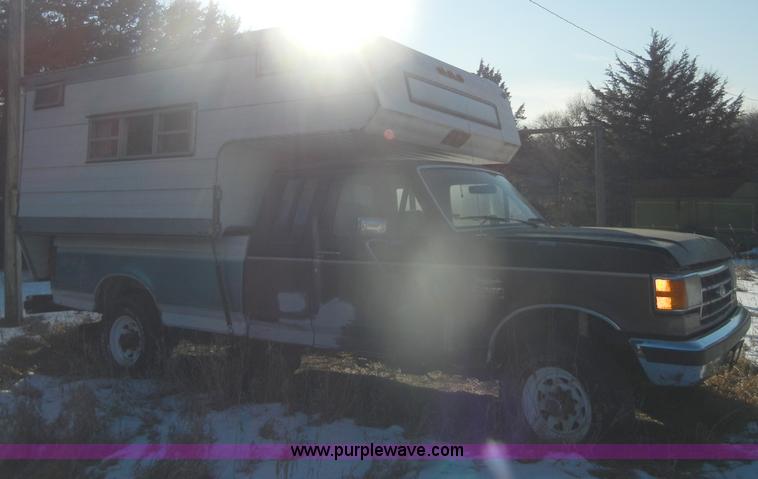 image for item D4580 1988 Ford F250 XLT Lariat SuperCab pickup truck