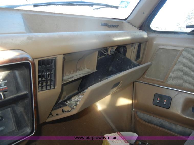 image for item D4580 1988 Ford F250 XLT Lariat SuperCab pickup truck