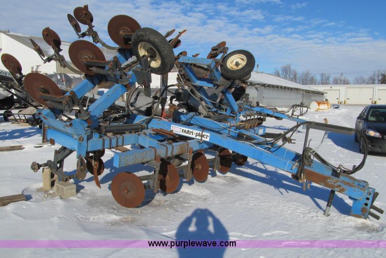 image for item D7055 DMI 3300 Nutri-Placer anhydrous ammonia applicator