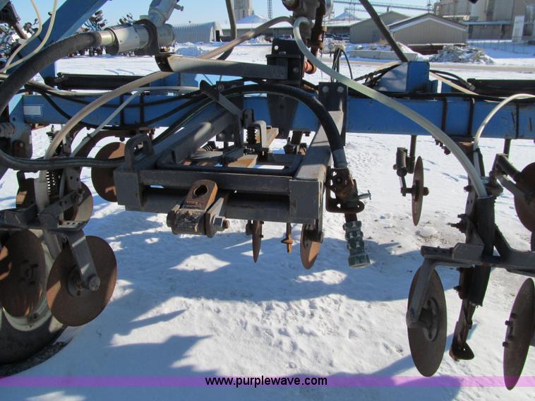 image for item D7055 DMI 3300 Nutri-Placer anhydrous ammonia applicator