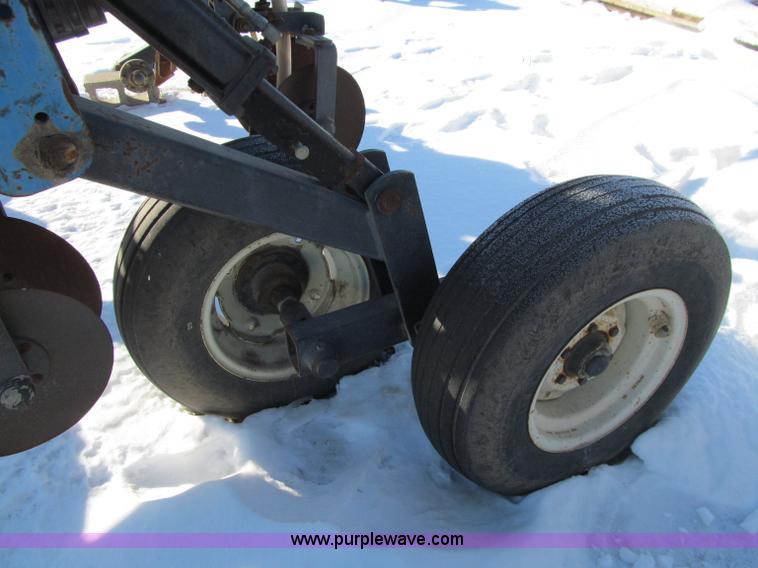 image for item D7055 DMI 3300 Nutri-Placer anhydrous ammonia applicator