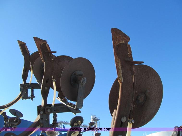 image for item D7055 DMI 3300 Nutri-Placer anhydrous ammonia applicator