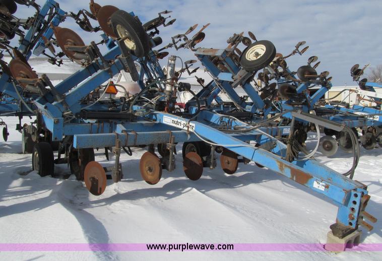 image for item D7058 DMI 3300 Nutri-Placer Anhydrous ammonia applicator