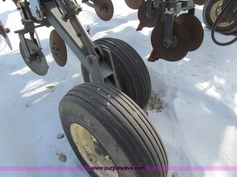 image for item D7058 DMI 3300 Nutri-Placer Anhydrous ammonia applicator