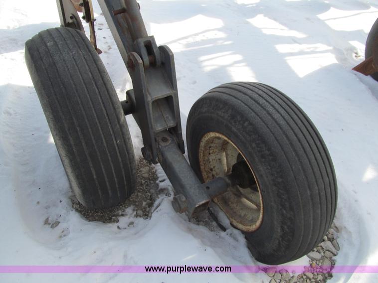 image for item D7058 DMI 3300 Nutri-Placer Anhydrous ammonia applicator