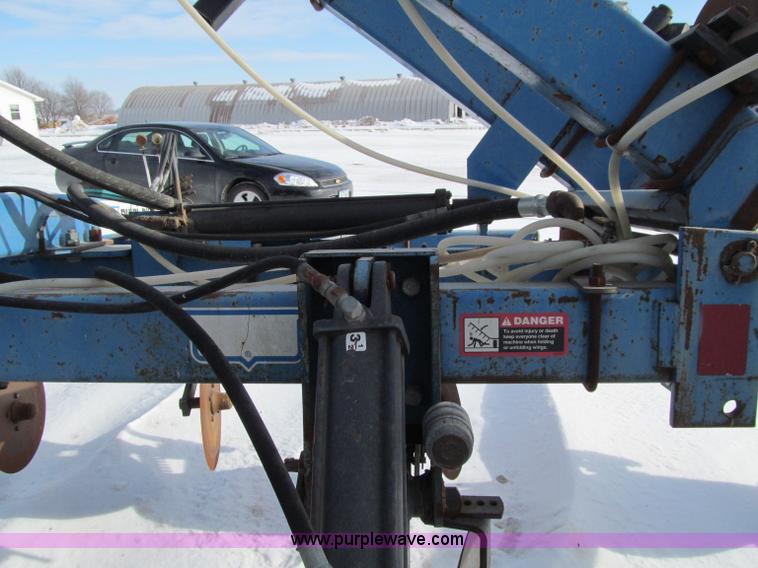 image for item D7058 DMI 3300 Nutri-Placer Anhydrous ammonia applicator