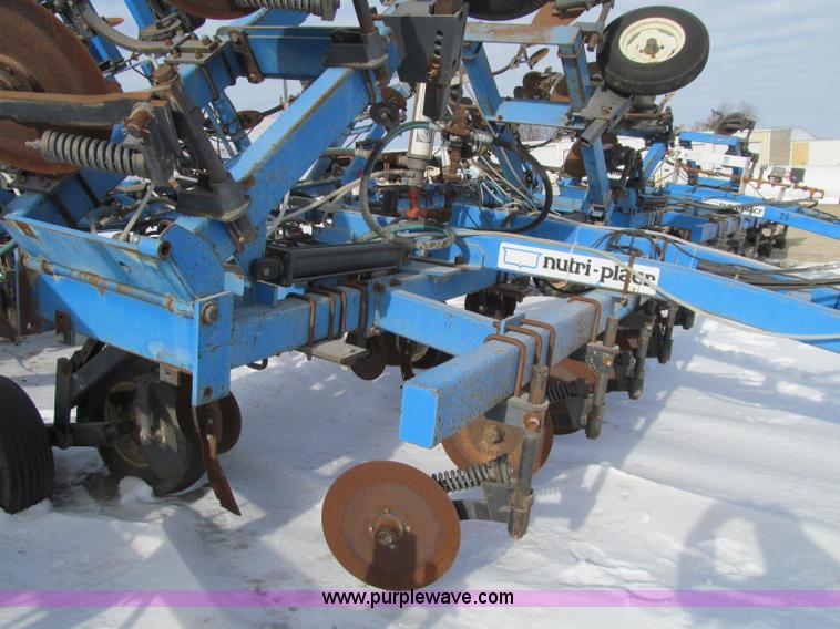 image for item D7058 DMI 3300 Nutri-Placer Anhydrous ammonia applicator