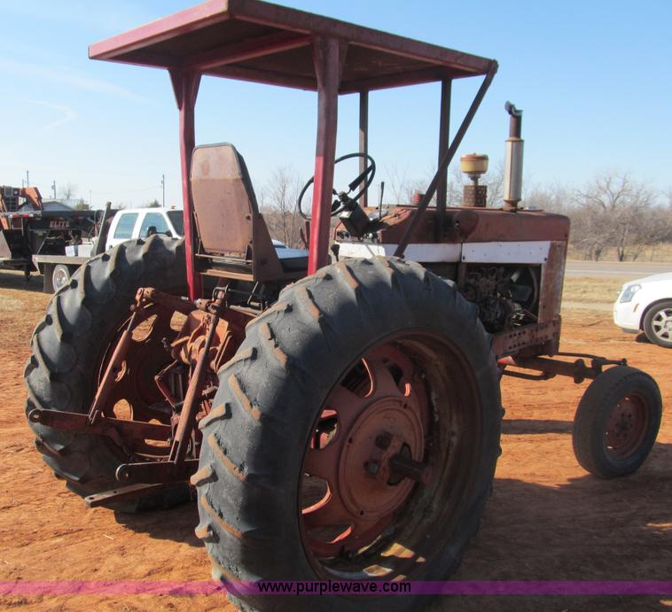 image for item E7530 1963 International Farmall 504 row crop tractor