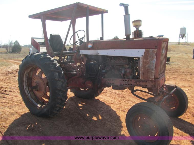 image for item E7530 1963 International Farmall 504 row crop tractor