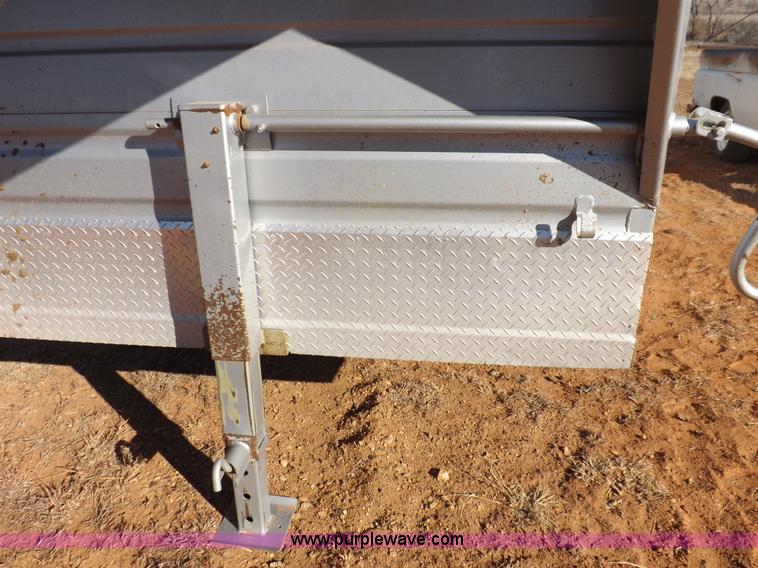 image for item F6352 2011 Norte 24' gooseneck livestock trailer