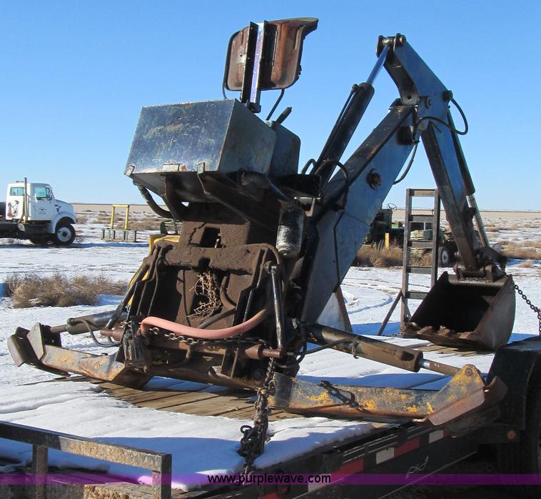 image for item G5587 John Deere backhoe