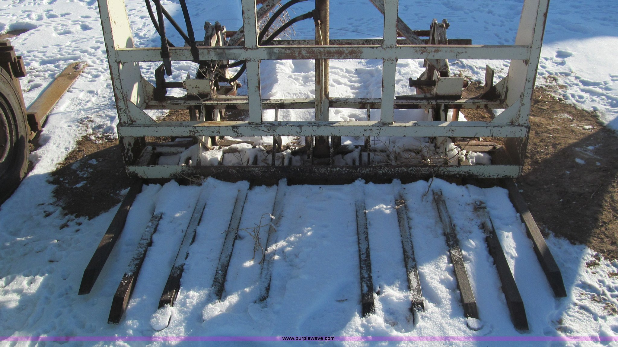 Hay grapple in Dalhart, TX Item C3595 sold Purple Wave