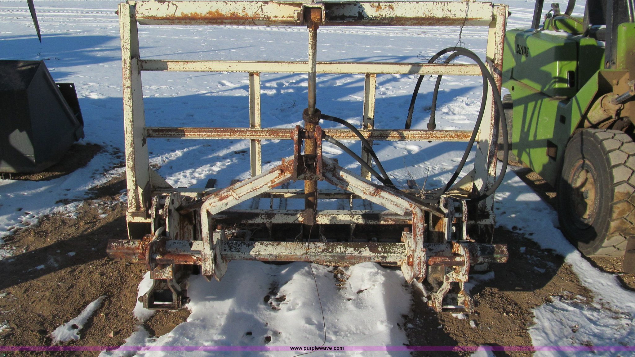 Hay grapple in Dalhart, TX Item C3595 sold Purple Wave