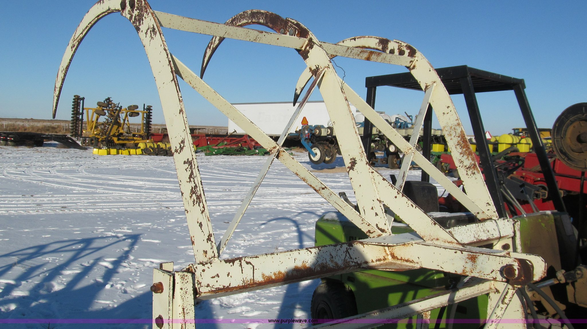 Hay grapple in Dalhart, TX Item C3595 sold Purple Wave