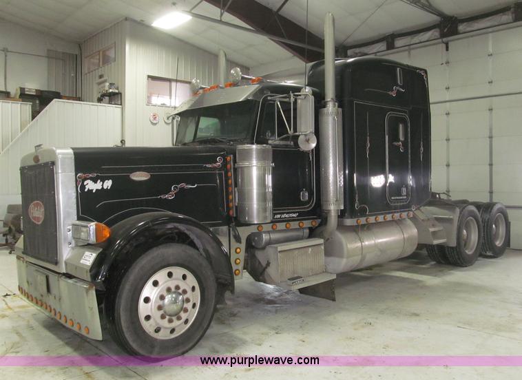 image for item B5305 1997 Peterbilt 379 semi truck