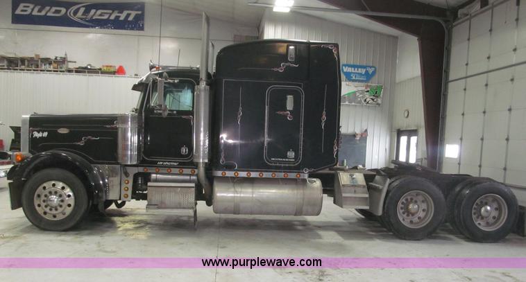 image for item B5305 1997 Peterbilt 379 semi truck