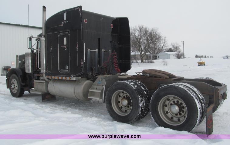 image for item B5305 1997 Peterbilt 379 semi truck