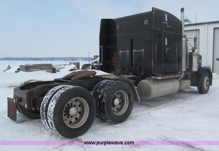 image for item B5305 1997 Peterbilt 379 semi truck