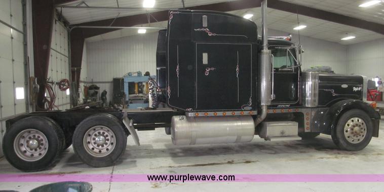 image for item B5305 1997 Peterbilt 379 semi truck