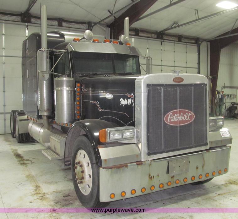 image for item B5305 1997 Peterbilt 379 semi truck
