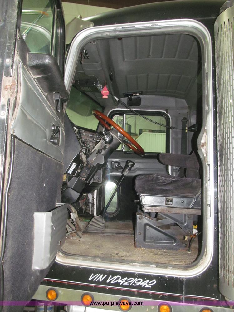 image for item B5305 1997 Peterbilt 379 semi truck