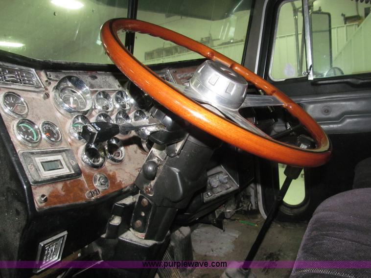 image for item B5305 1997 Peterbilt 379 semi truck