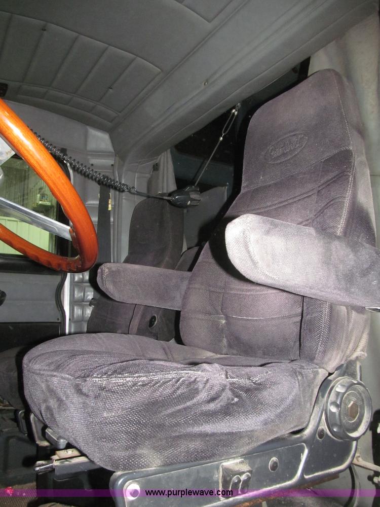 image for item B5305 1997 Peterbilt 379 semi truck